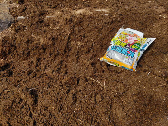 用土つくり 堆肥混入